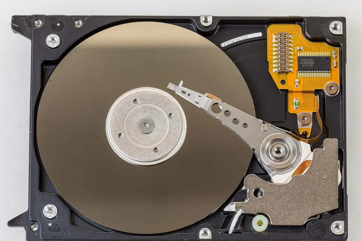 Illustration for “When an External Hard Drive Stops Mounting, Your Drive's Health Is On the Clock”